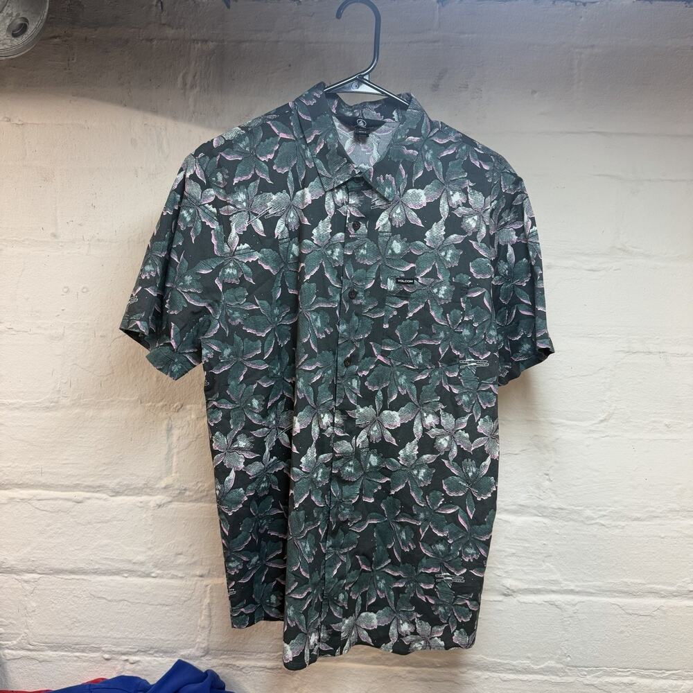 Volcom MENS CASUAL SHORT SLEEVE BUTTON DOWN SIZE Large